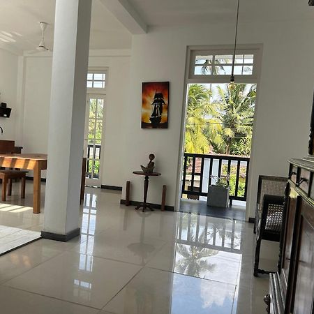 White House & Sea Food Restaurant Hostel Hikkaduwa Exterior photo