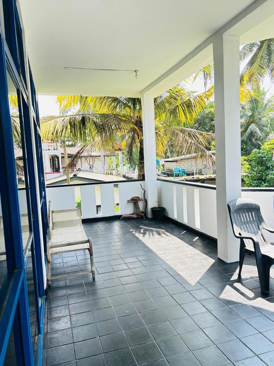 White House & Sea Food Restaurant Hostel Hikkaduwa Exterior photo