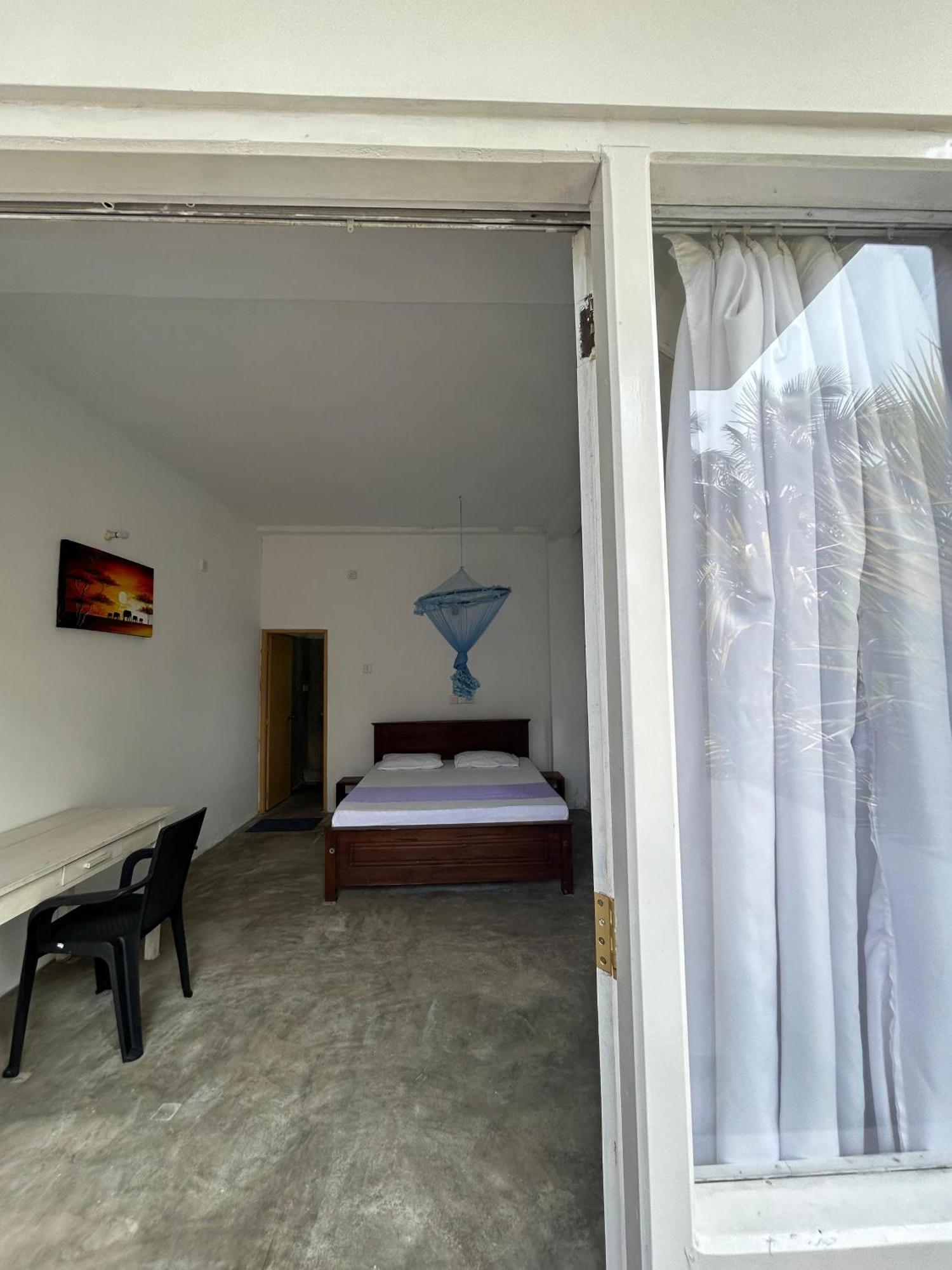 White House & Sea Food Restaurant Hostel Hikkaduwa Exterior photo